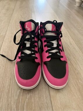 Air Jordan 1 Mid GS Pinksicle 
Size 7 
Excellent condition